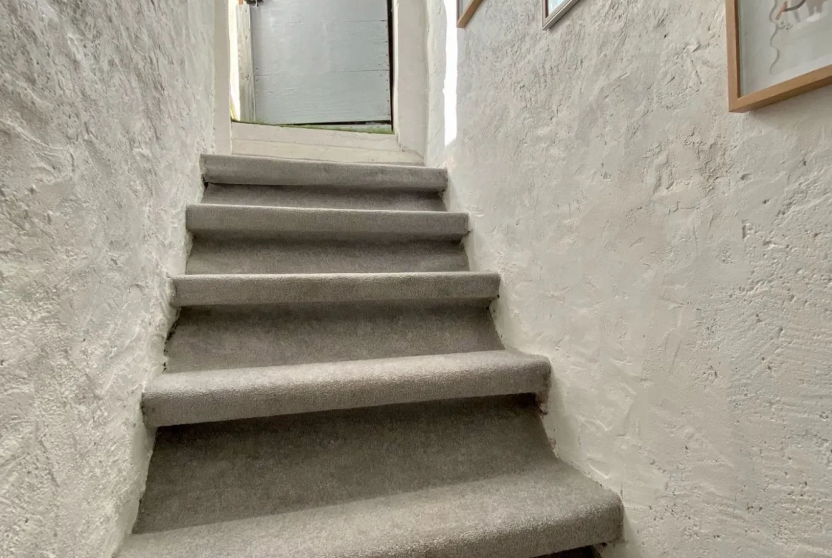 Maison de charme à Guernes avec cour sud proche gare et écoles 
