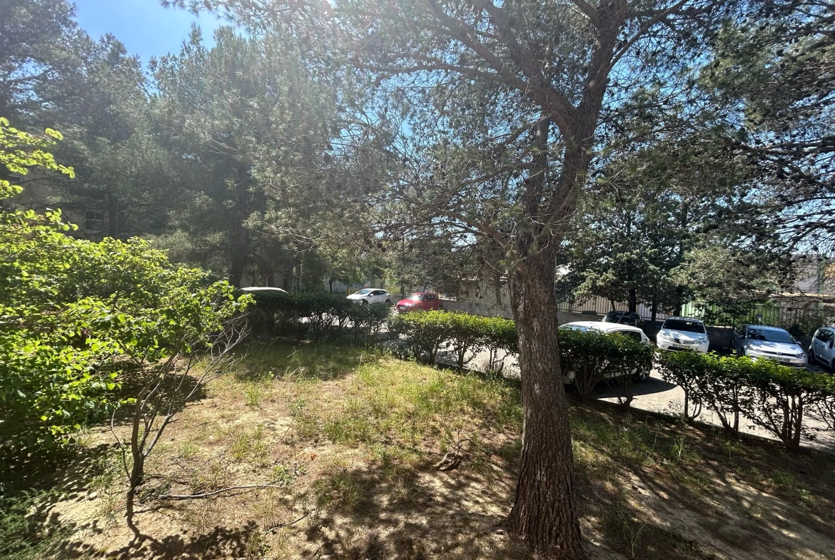 Appartement T2 lumineux de 49 m² à vendre à Istres, résidence calme 