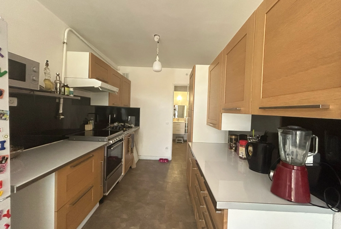 Appartement T2 lumineux de 49 m² à vendre à Istres, résidence calme 