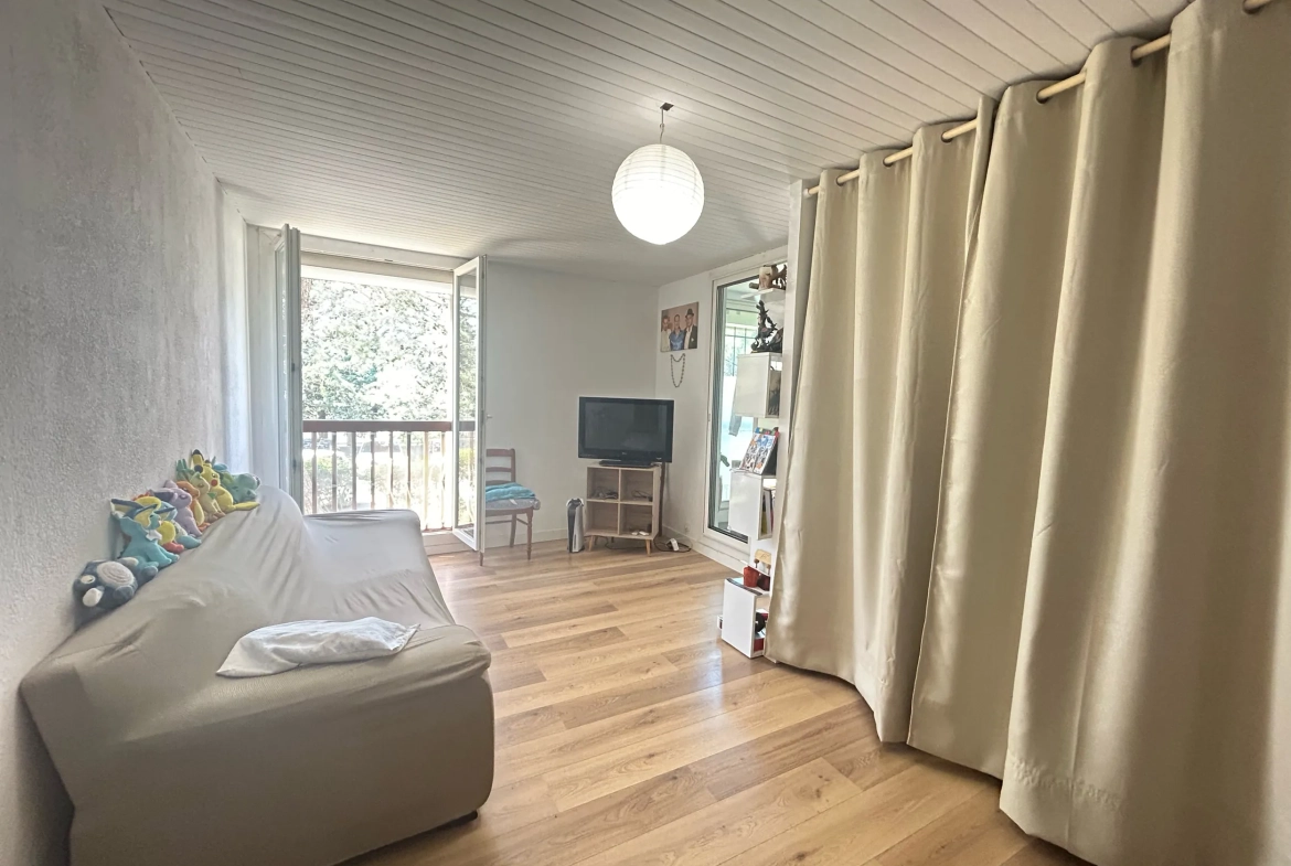 Appartement T2 lumineux de 49 m² à vendre à Istres, résidence calme 