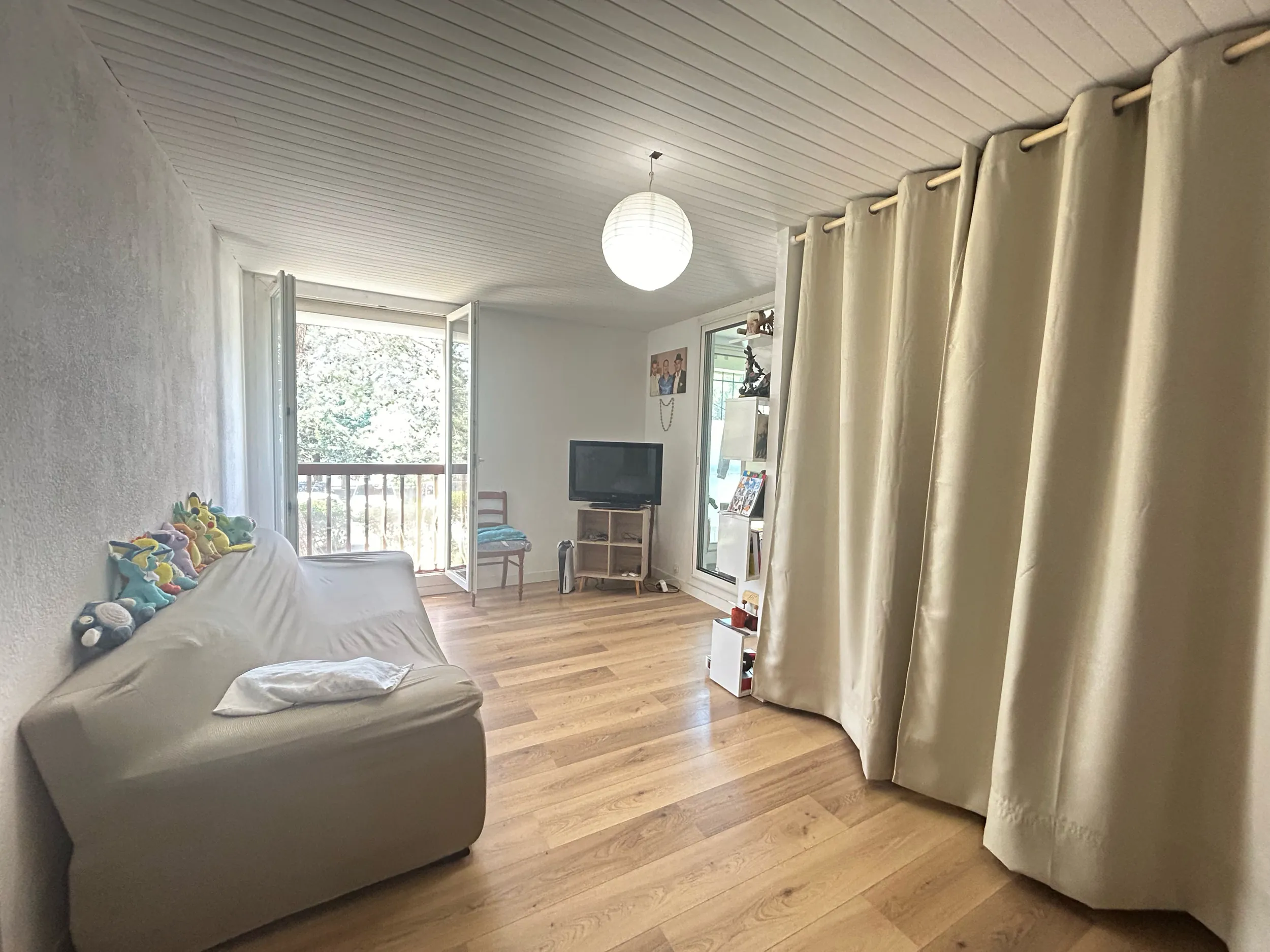 Appartement T2 lumineux de 49 m² à vendre à Istres, résidence calme 