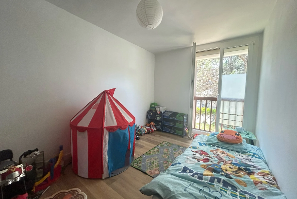 Appartement T2 lumineux de 49 m² à vendre à Istres, résidence calme 