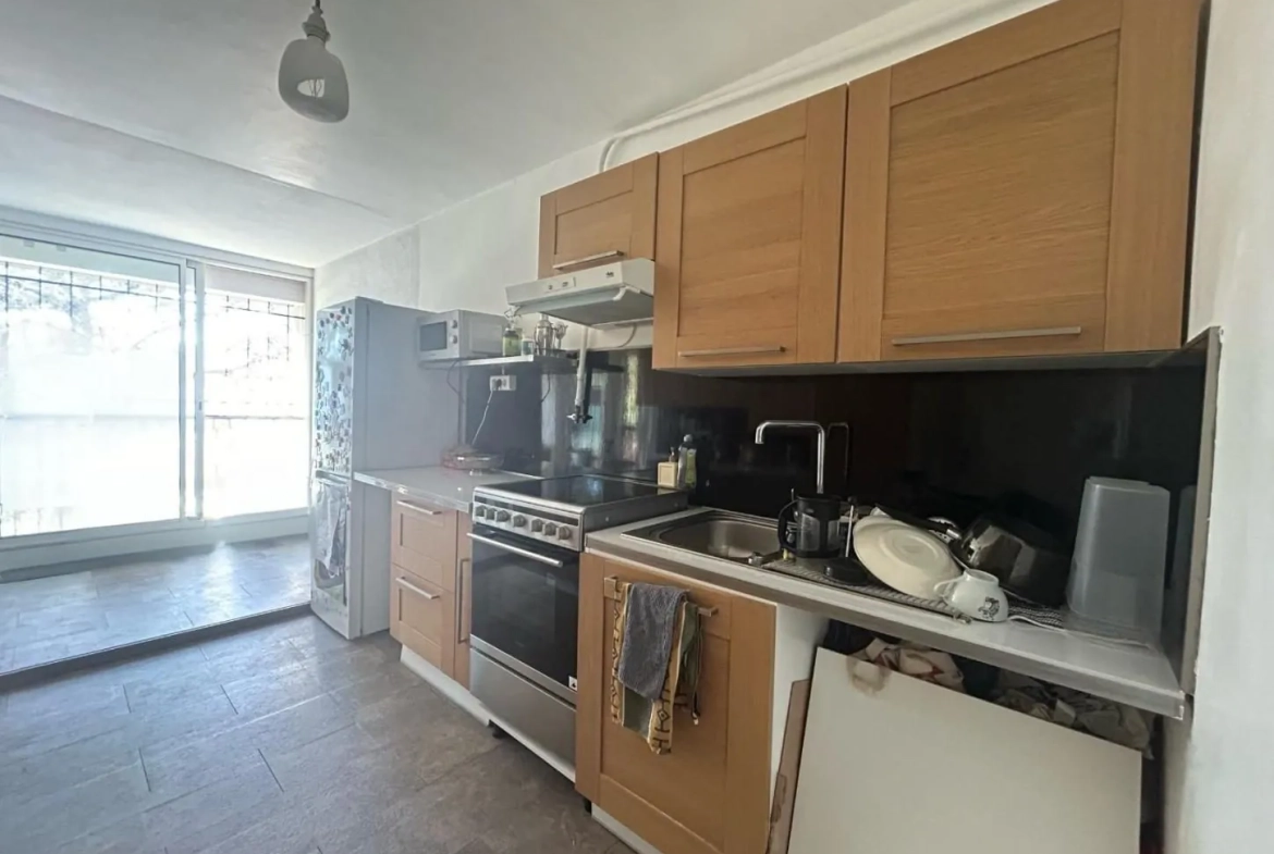 Appartement T2 lumineux de 49 m² à vendre à Istres, résidence calme 