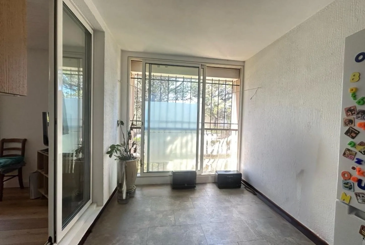 Appartement T2 lumineux de 49 m² à vendre à Istres, résidence calme 
