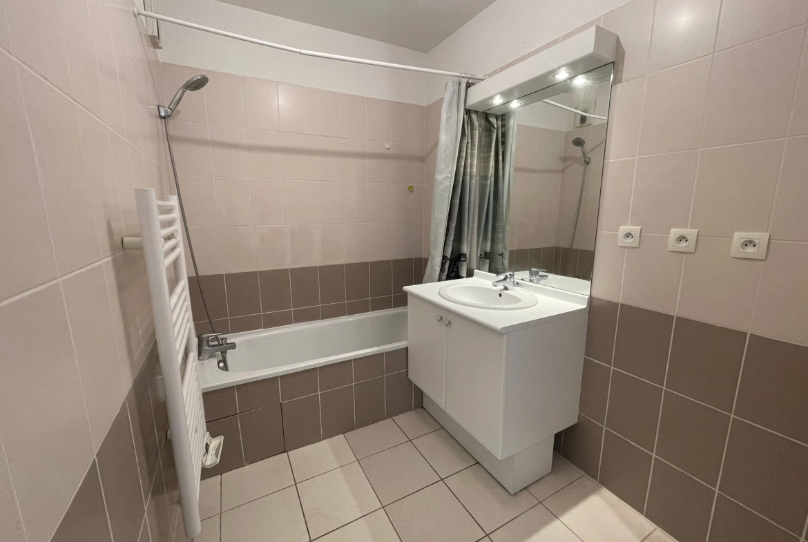 Appartement T3 de 68,31 m² à Échirolles avec balcon et parking 