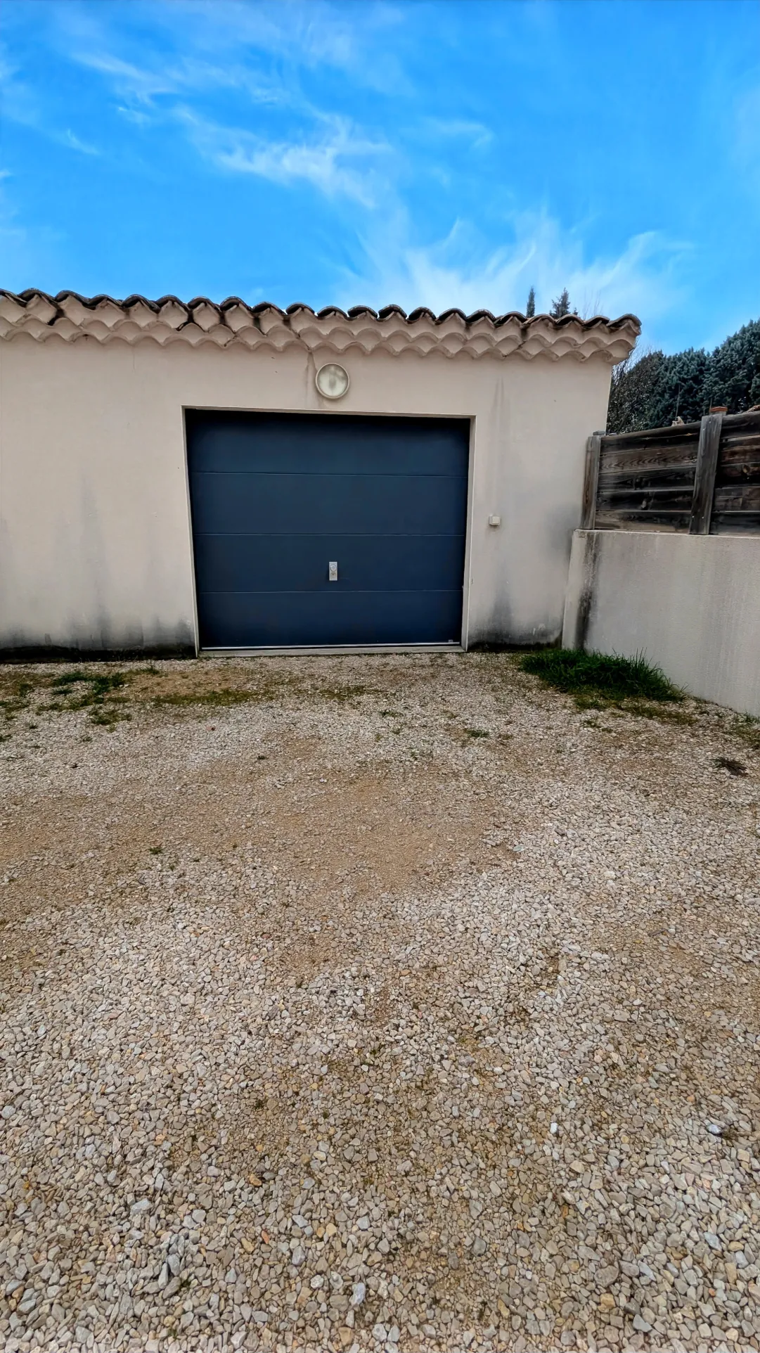 Maison récente de 136 m2 avec 4 chambres, jardin et garage à Althen des Paluds 