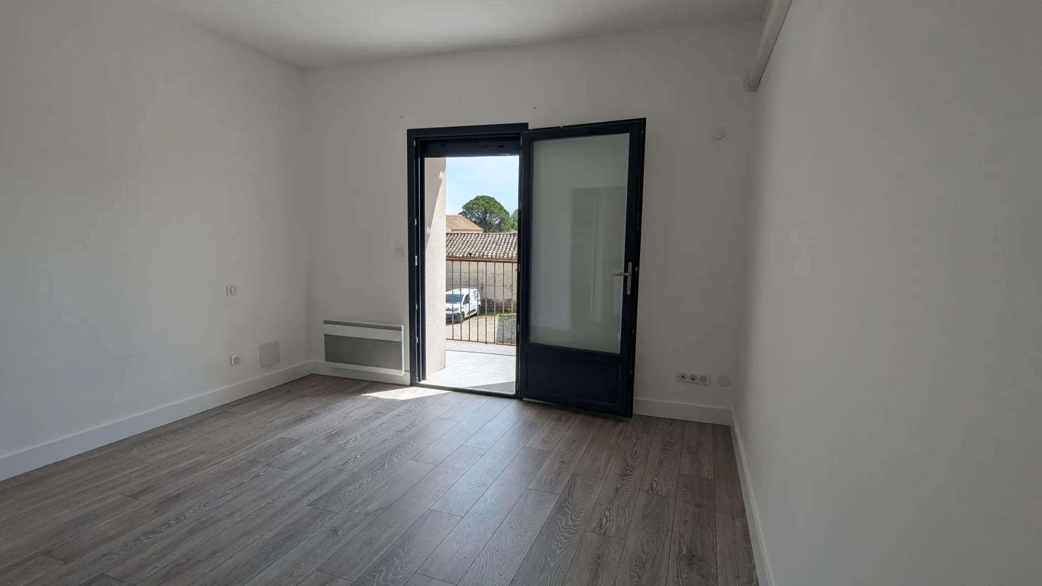 Maison récente de 136 m2 avec 4 chambres, jardin et garage à Althen des Paluds 