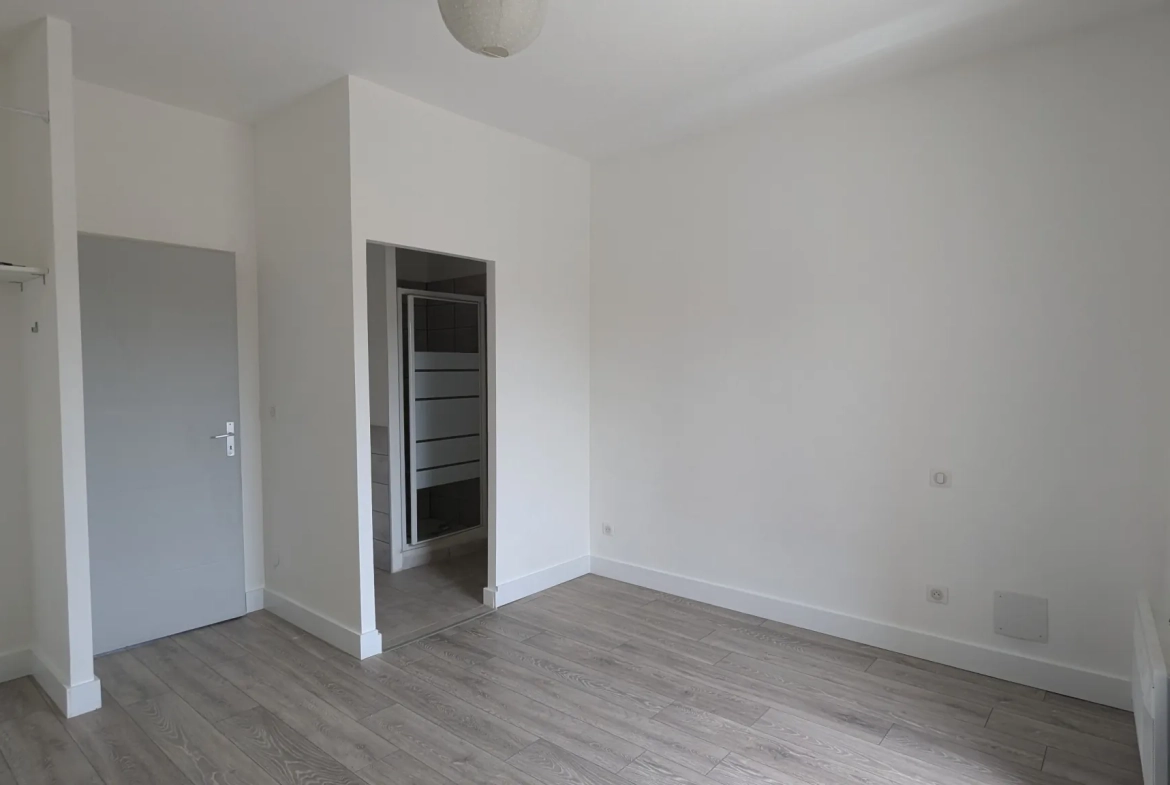 Maison récente de 136 m2 avec 4 chambres, jardin et garage à Althen des Paluds 