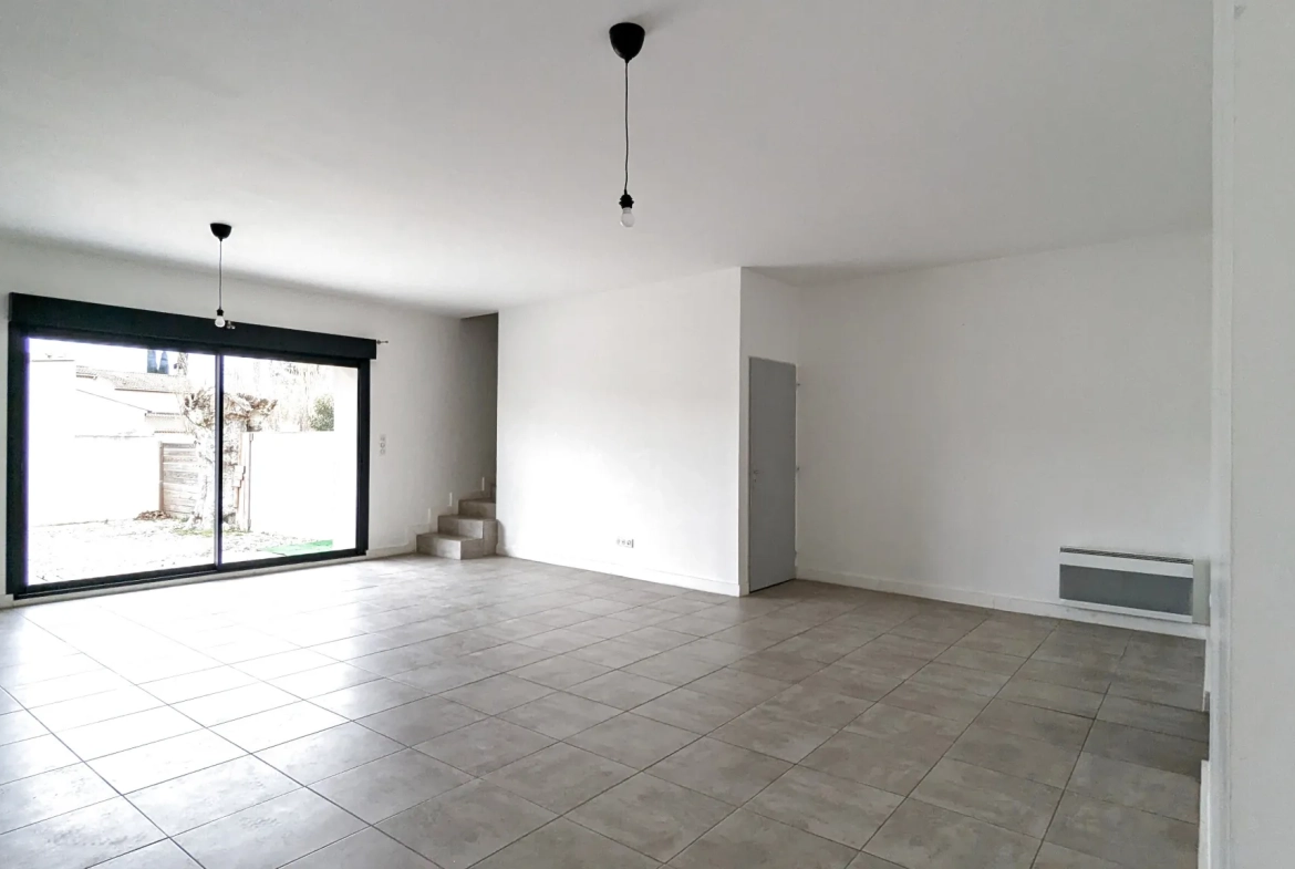 Maison récente de 136 m2 avec 4 chambres, jardin et garage à Althen des Paluds 