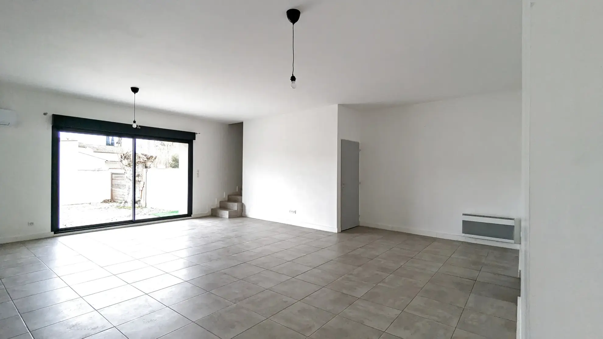 Maison récente de 136 m2 avec 4 chambres, jardin et garage à Althen des Paluds 