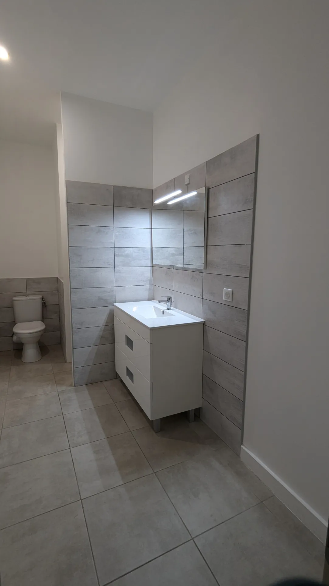 Maison récente de 136 m2 avec 4 chambres, jardin et garage à Althen des Paluds 