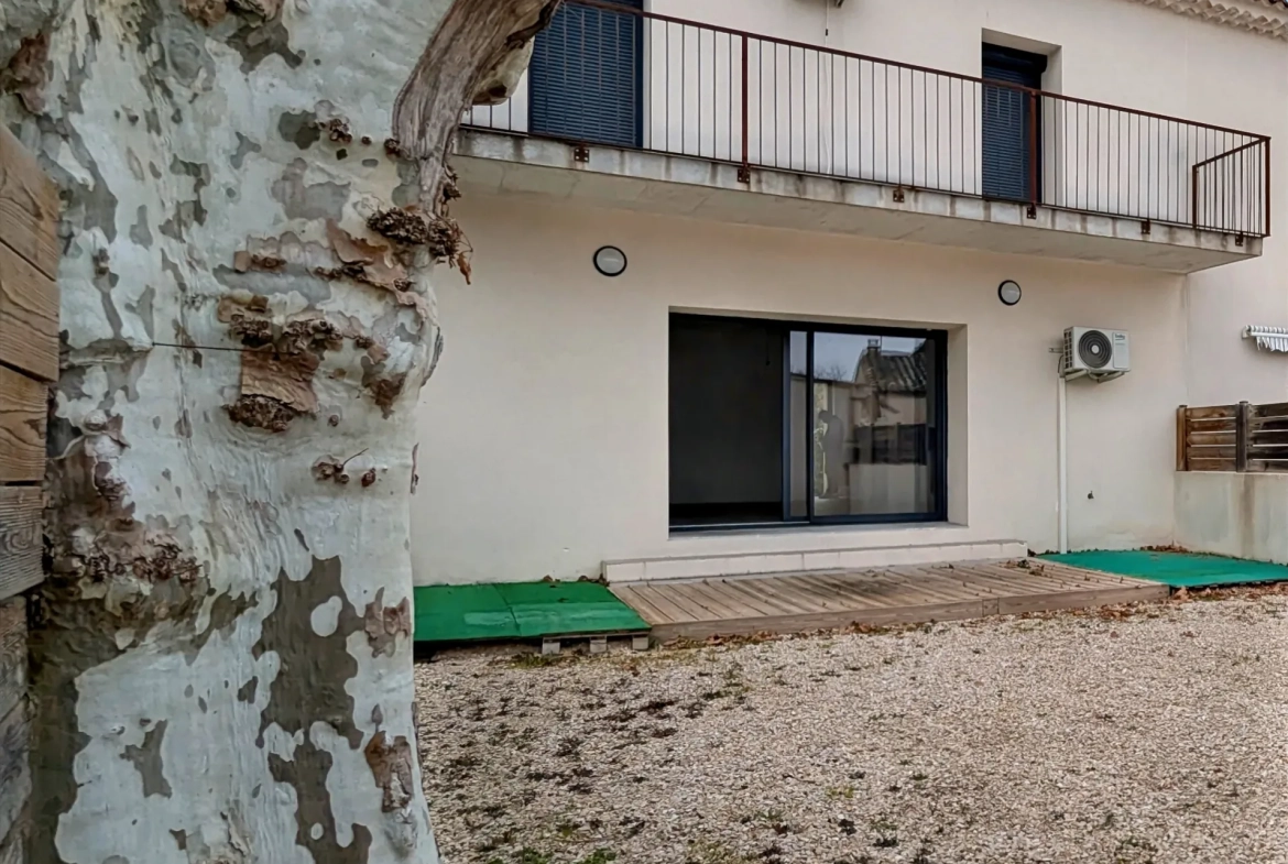 Maison récente de 136 m2 avec 4 chambres, jardin et garage à Althen des Paluds 