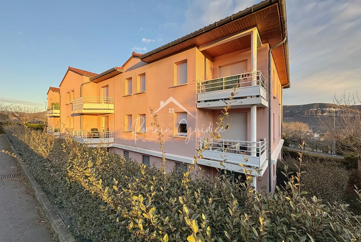Appartement F2 avec terrasse à Millau – Vue sur Viaduc 