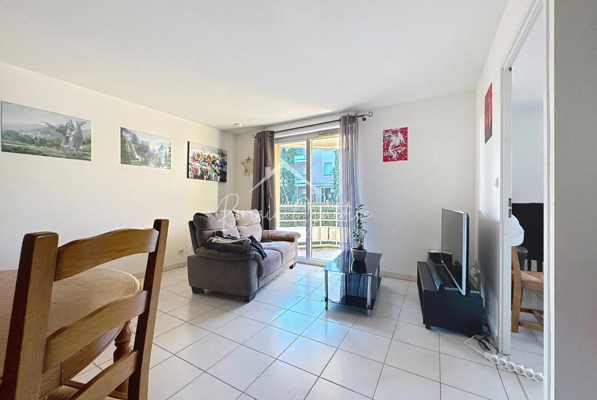 Appartement F2 avec terrasse à Millau – Vue sur Viaduc 