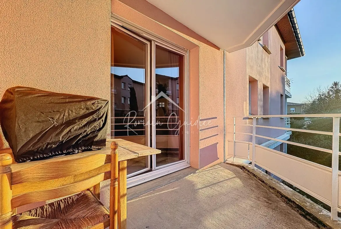 Appartement F2 avec terrasse à Millau – Vue sur Viaduc 