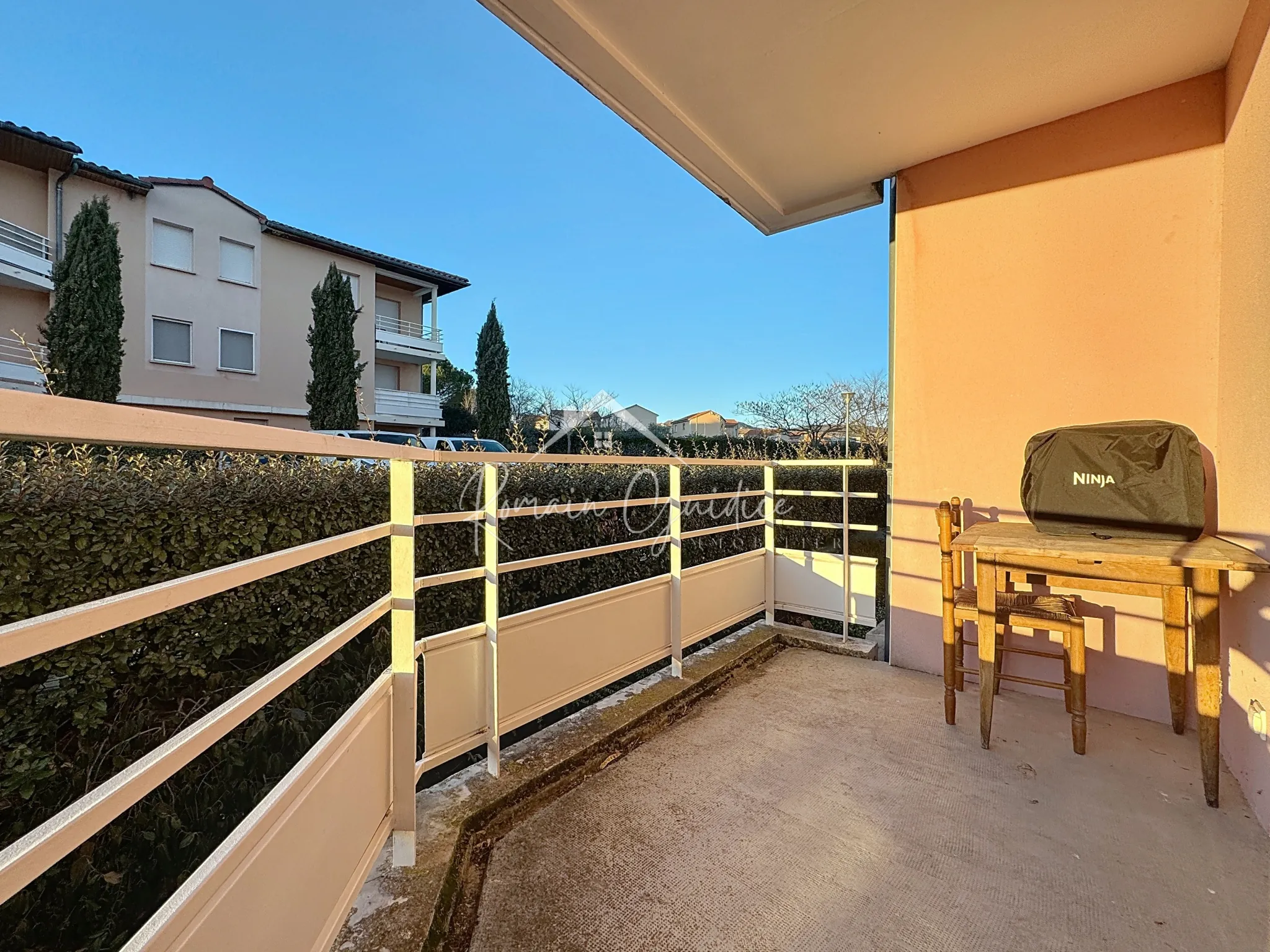 Appartement F2 avec terrasse à Millau – Vue sur Viaduc 