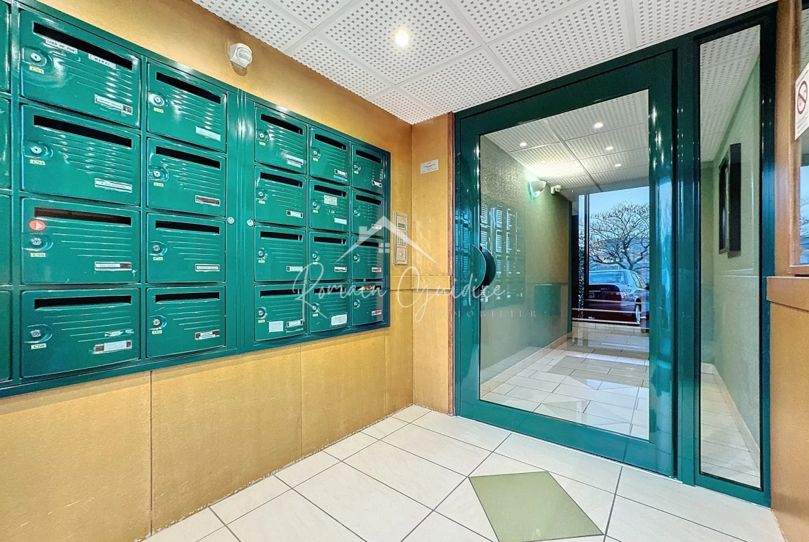 Appartement F2 avec terrasse à Millau – Vue sur Viaduc 