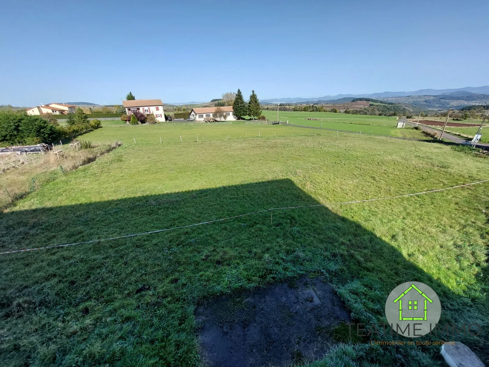 Terrain constructible de 1708 m² au Brignon, Haute-Loire avec vue imprenable 