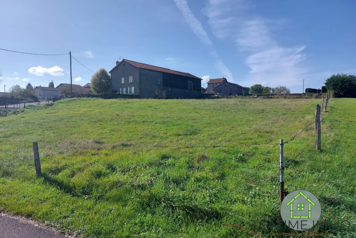 Terrain constructible de 1708 m² au Brignon, Haute-Loire avec vue imprenable 