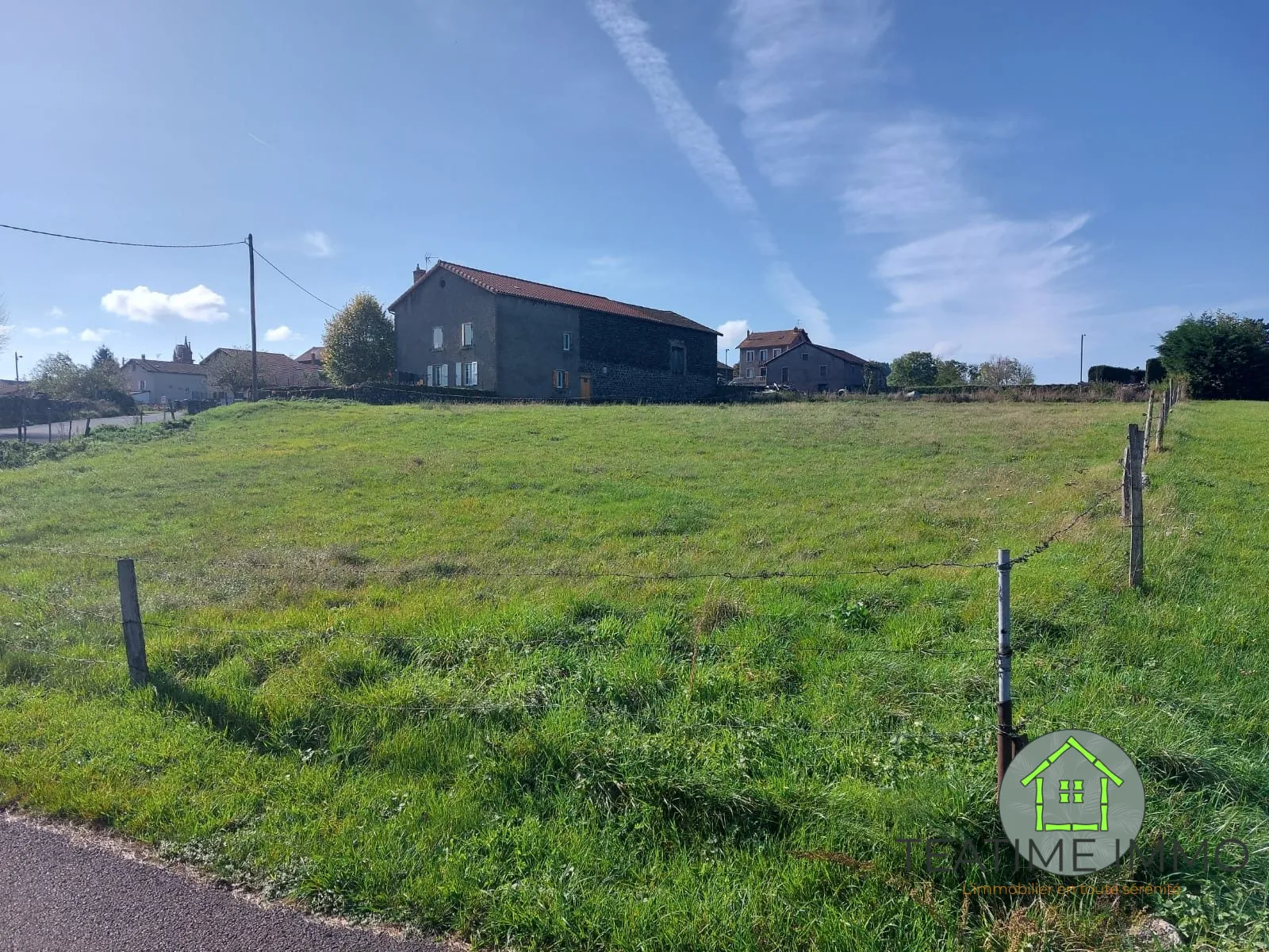 Terrain constructible de 1708 m² au Brignon, Haute-Loire avec vue imprenable 