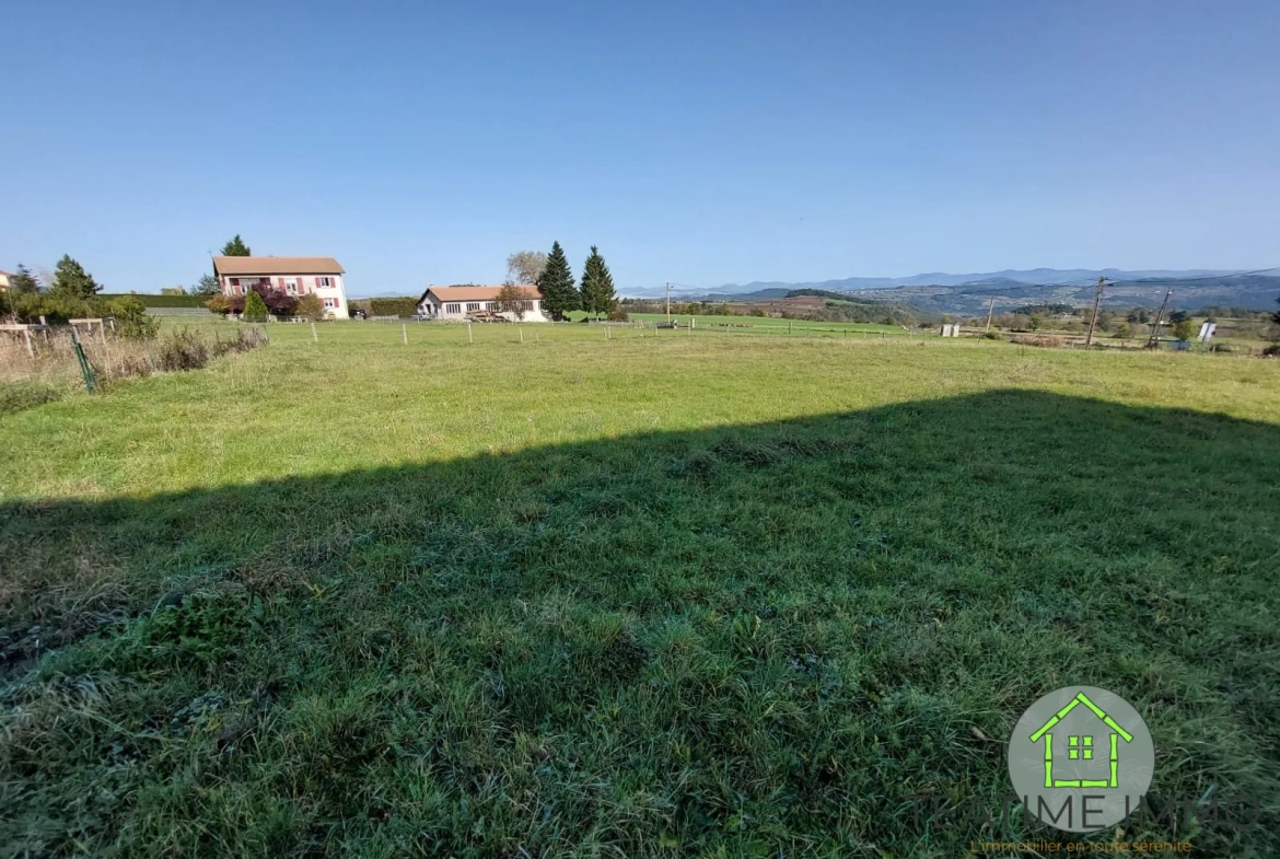 Terrain constructible de 1708 m² au Brignon, Haute-Loire avec vue imprenable 