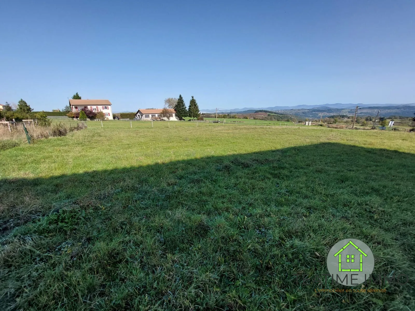 Terrain constructible de 1708 m² au Brignon, Haute-Loire avec vue imprenable 