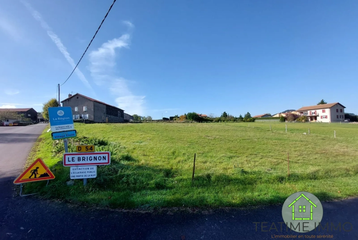 Terrain constructible de 1708 m² au Brignon, Haute-Loire avec vue imprenable 