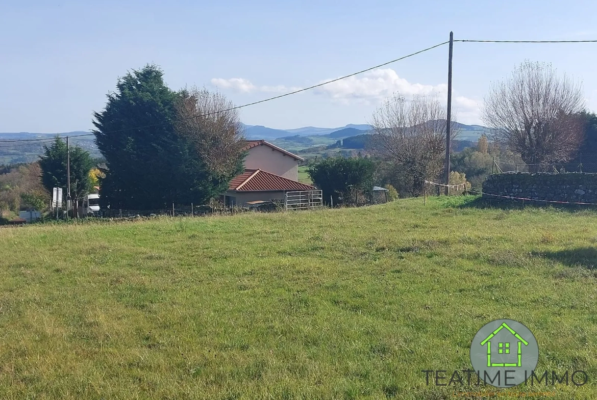 Terrain constructible de 1708 m² au Brignon, Haute-Loire avec vue imprenable 