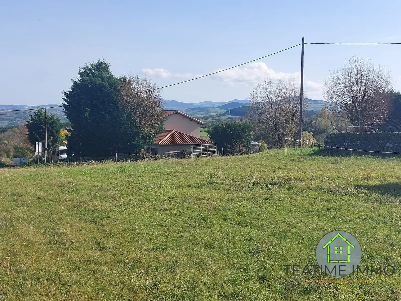 Terrain constructible de 1708 m² au Brignon, Haute-Loire avec vue imprenable 