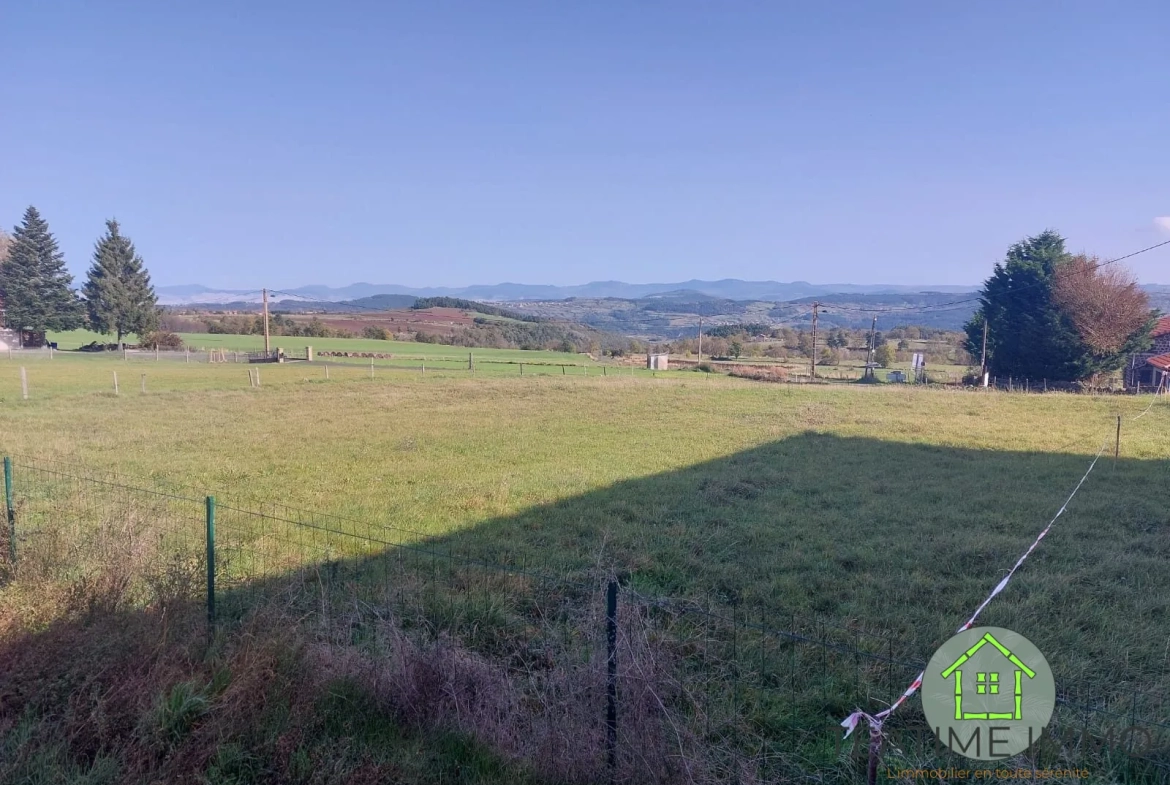 Terrain constructible de 1708 m² au Brignon, Haute-Loire avec vue imprenable 