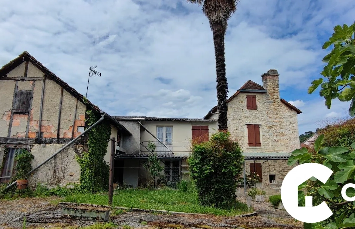Maison spacieuse de 210 m² avec cour et jardin au cœur de Gan 