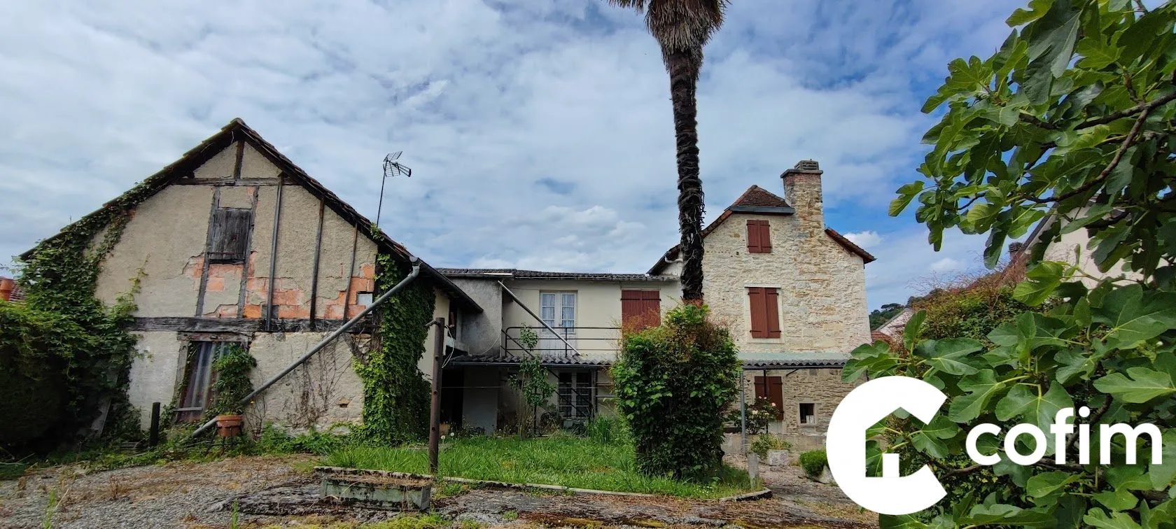 Maison spacieuse de 210 m² avec cour et jardin au cœur de Gan 