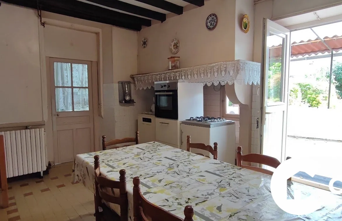 Maison spacieuse de 210 m² avec cour et jardin au cœur de Gan 