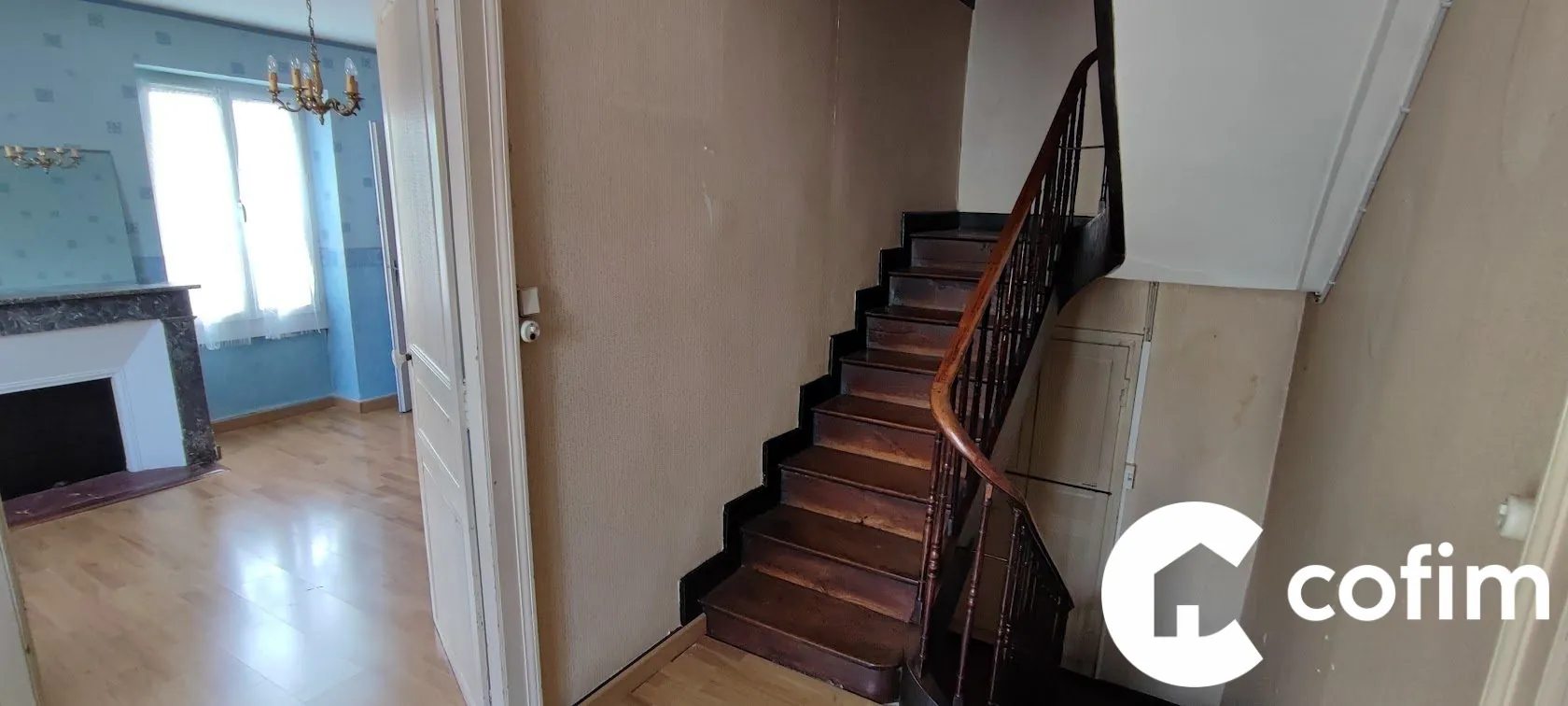 Maison spacieuse de 210 m² avec cour et jardin au cœur de Gan 
