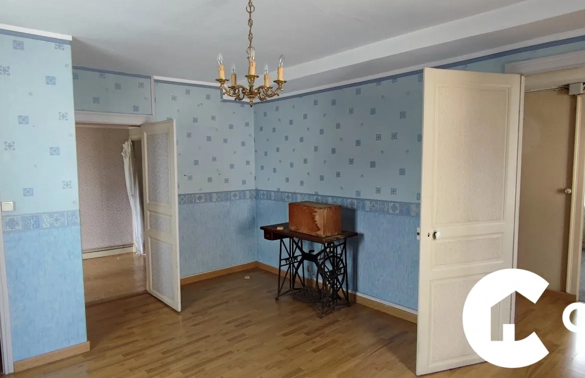 Maison spacieuse de 210 m² avec cour et jardin au cœur de Gan 