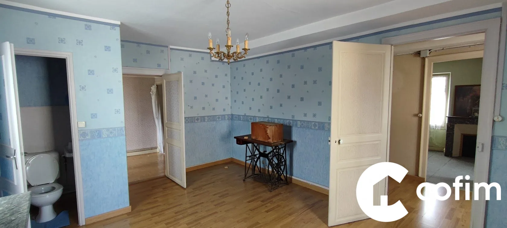 Maison spacieuse de 210 m² avec cour et jardin au cœur de Gan 