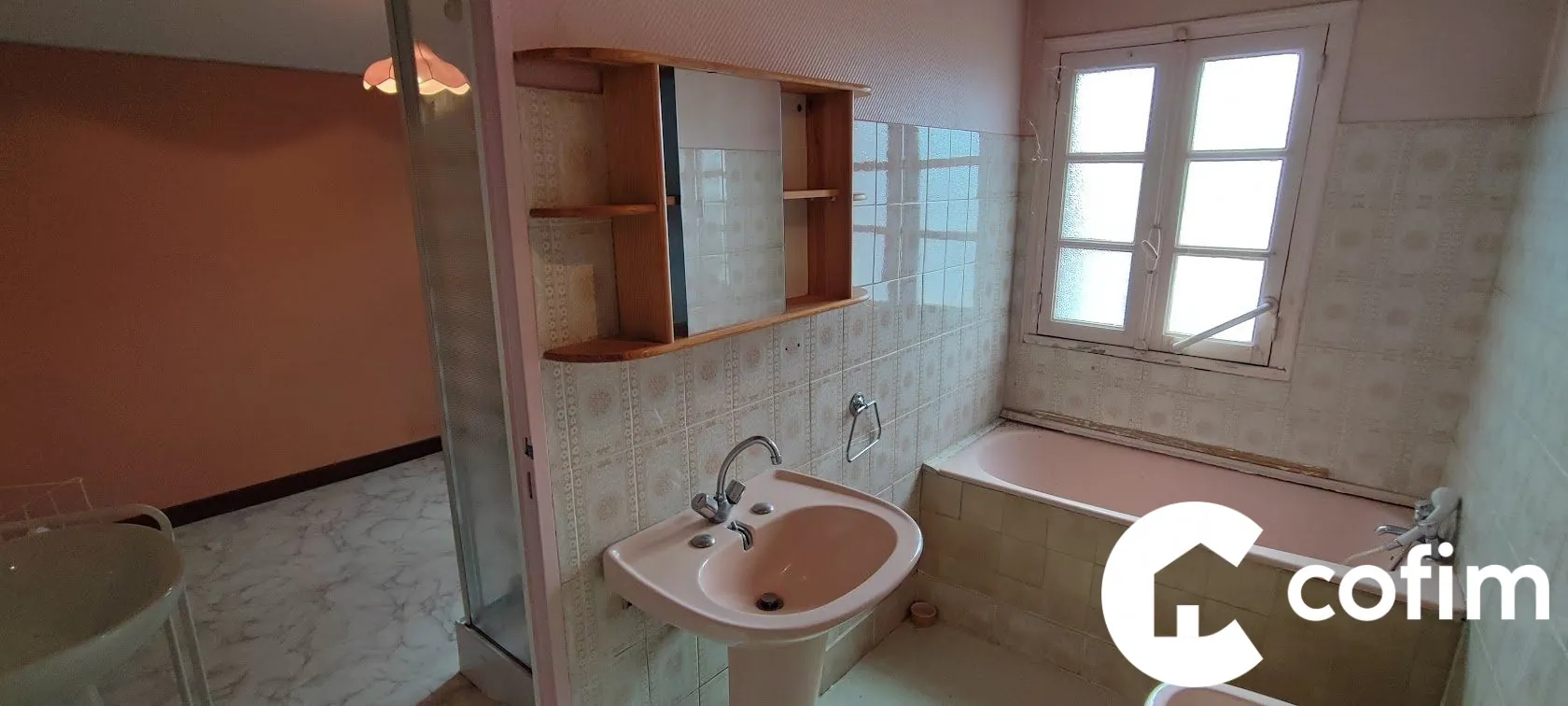 Maison spacieuse de 210 m² avec cour et jardin au cœur de Gan 
