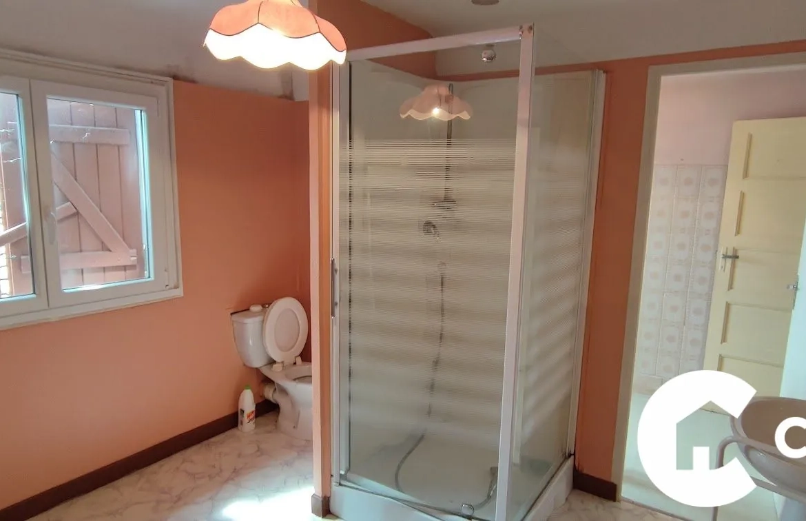 Maison spacieuse de 210 m² avec cour et jardin au cœur de Gan 