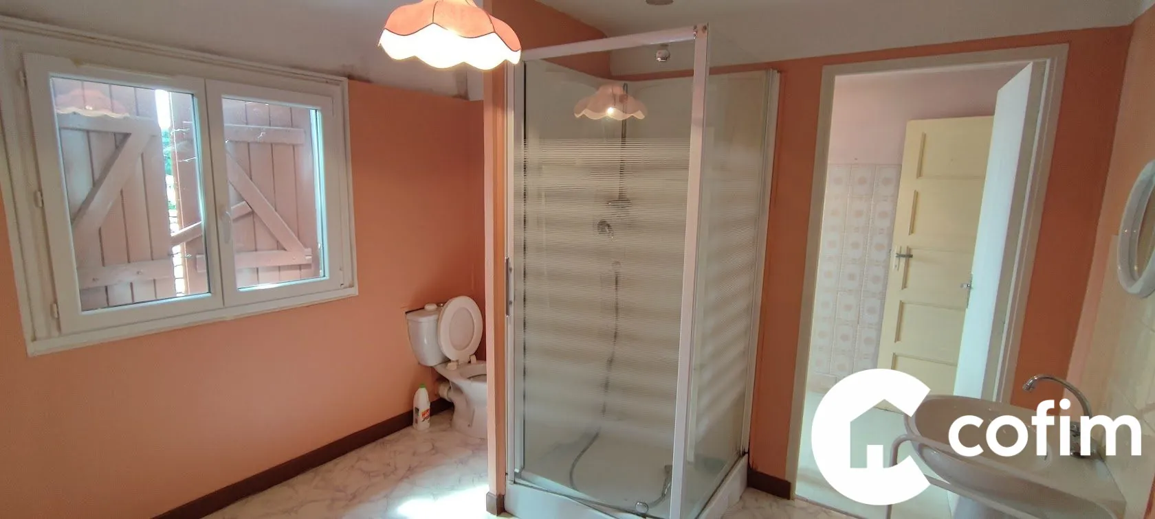 Maison spacieuse de 210 m² avec cour et jardin au cœur de Gan 