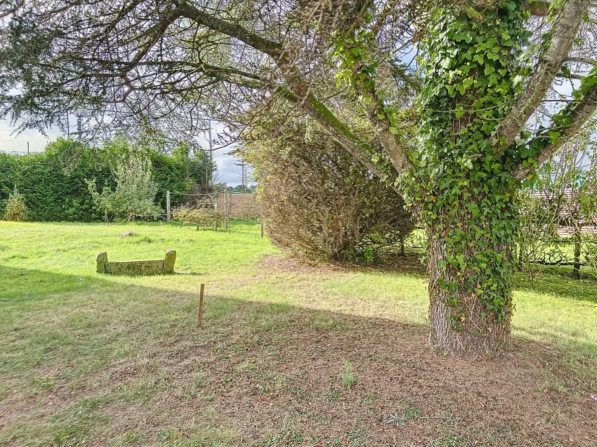 Terrain viabilisé de 574 m² au centre de Quessoy – Opportunité à saisir 