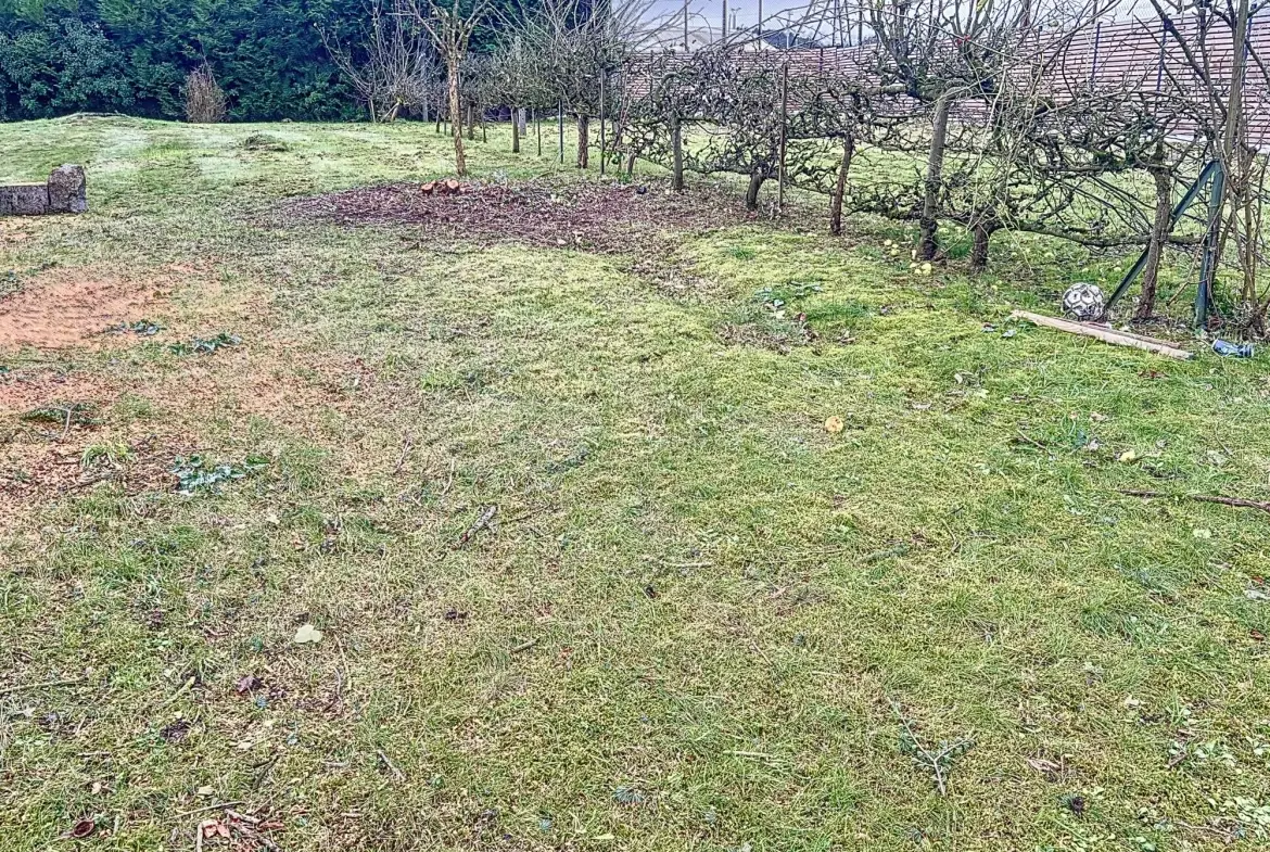 Terrain viabilisé de 574 m² au centre de Quessoy – Opportunité à saisir 