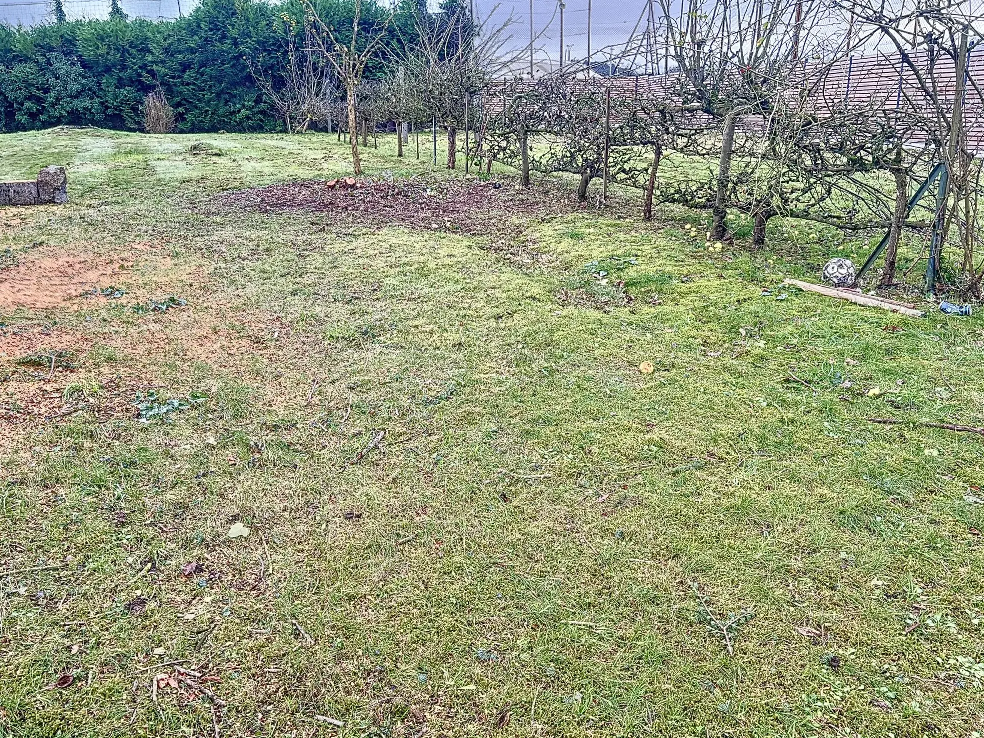 Terrain viabilisé de 574 m² au centre de Quessoy – Opportunité à saisir 