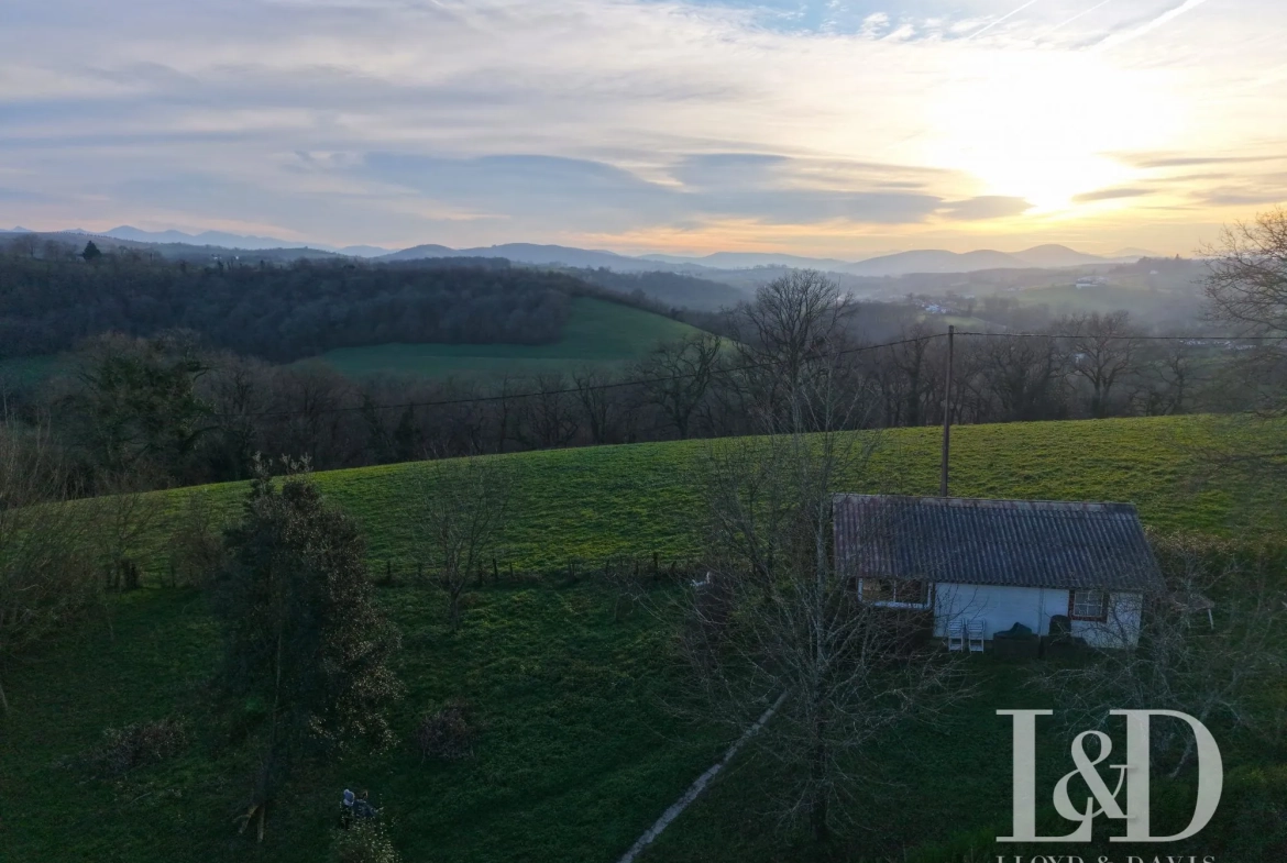 Terrain constructible de 1618 m² à Beyrie-sur-Joyeuse avec vue imprenable 