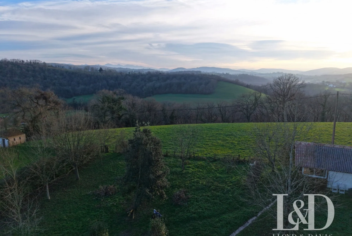Terrain constructible de 1618 m² à Beyrie-sur-Joyeuse avec vue imprenable 