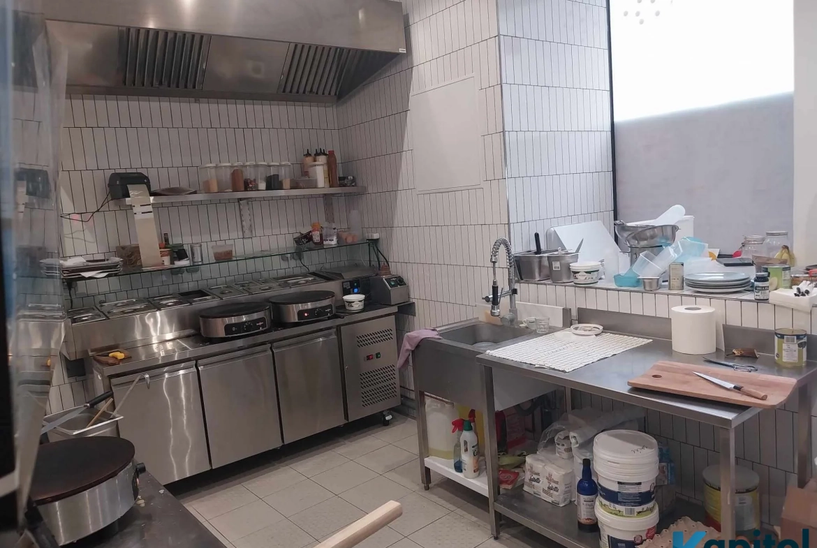 Fonds de commerce restaurant rapide à Paris 11 – Local avec grande cuisine et clientèle variée 