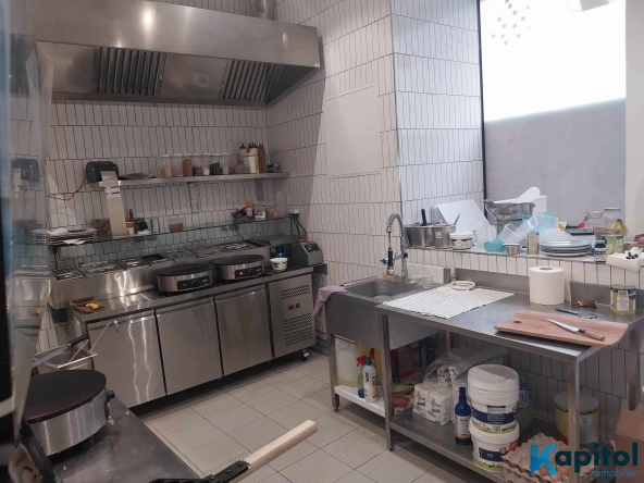 Fonds de commerce restaurant rapide à Paris 11 – Local avec grande cuisine et clientèle variée