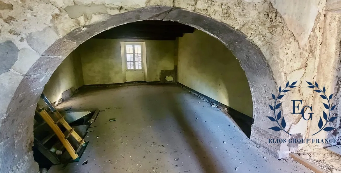 Immeuble à rénover à Brignoles avec potentiel d'aménagement multiple 
