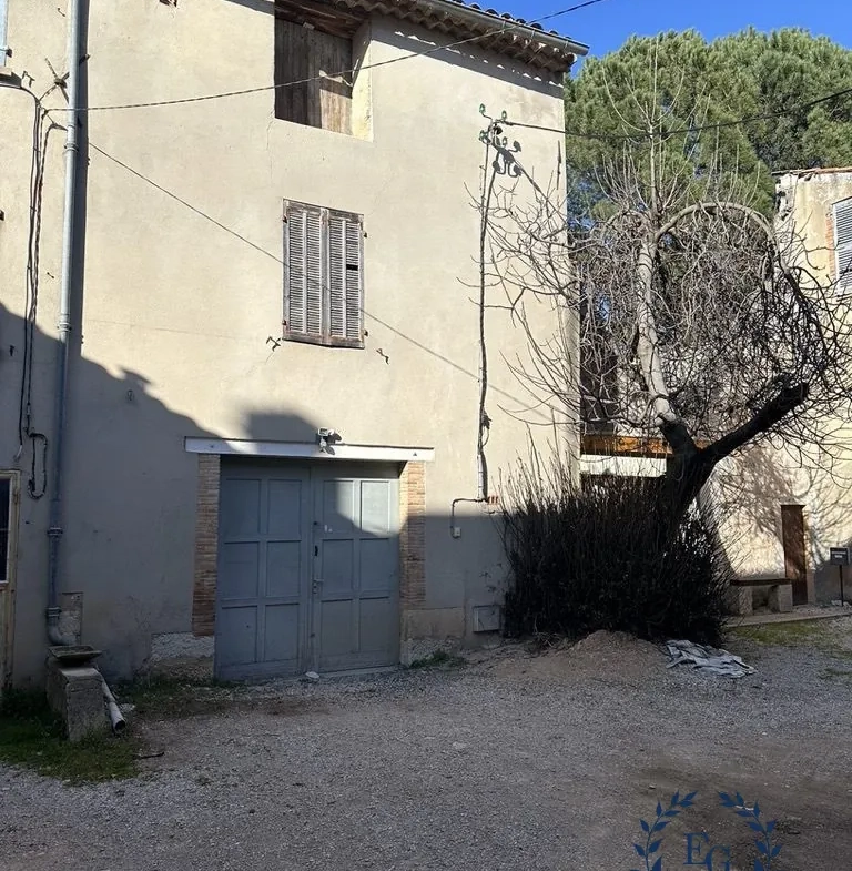Immeuble à rénover à Brignoles avec potentiel d'aménagement multiple 