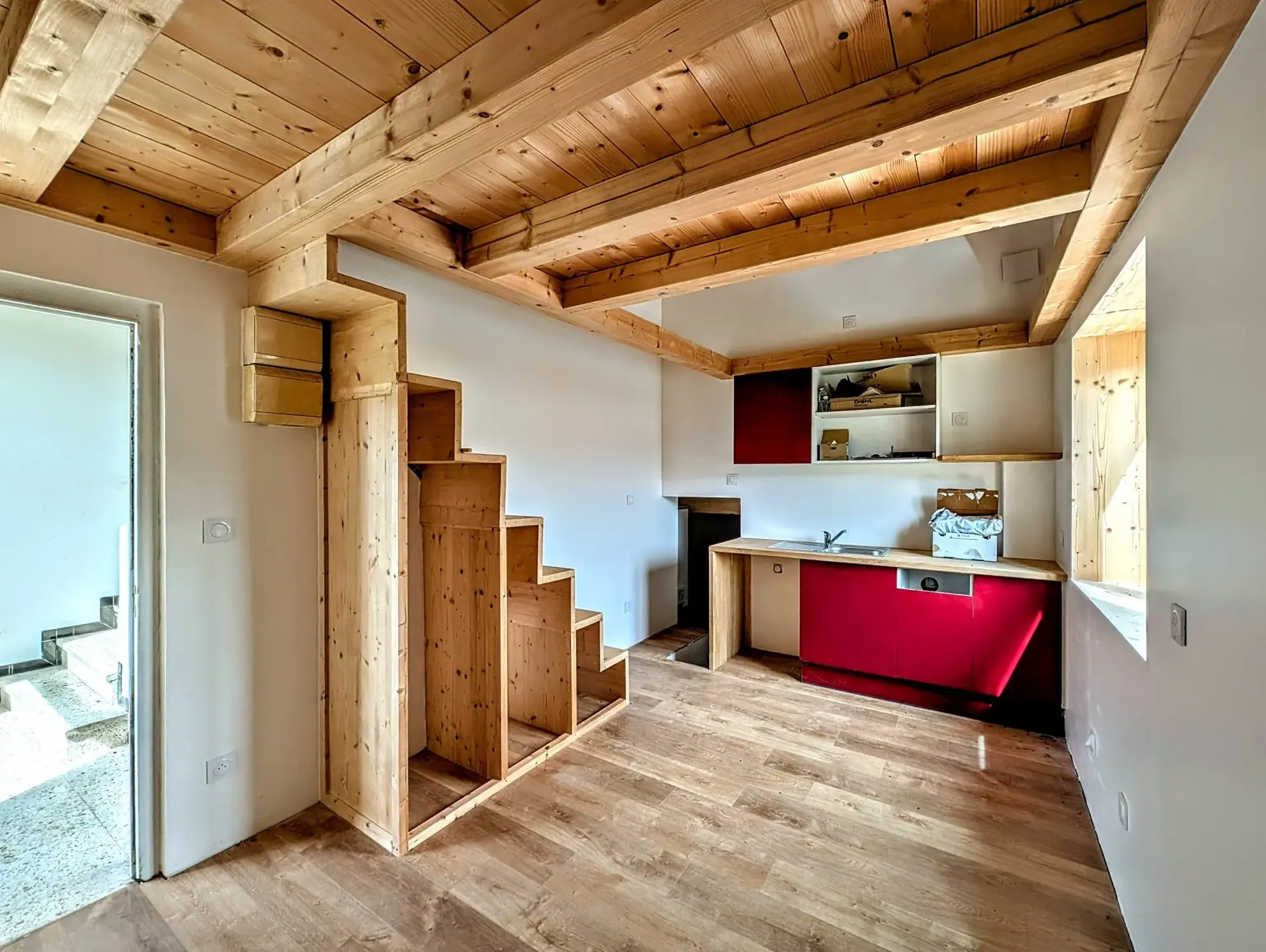 T1 bis mezzanine 1er étage 99 500 Appartements à vendre à Taninges – Opportunités d'investissement locatif 