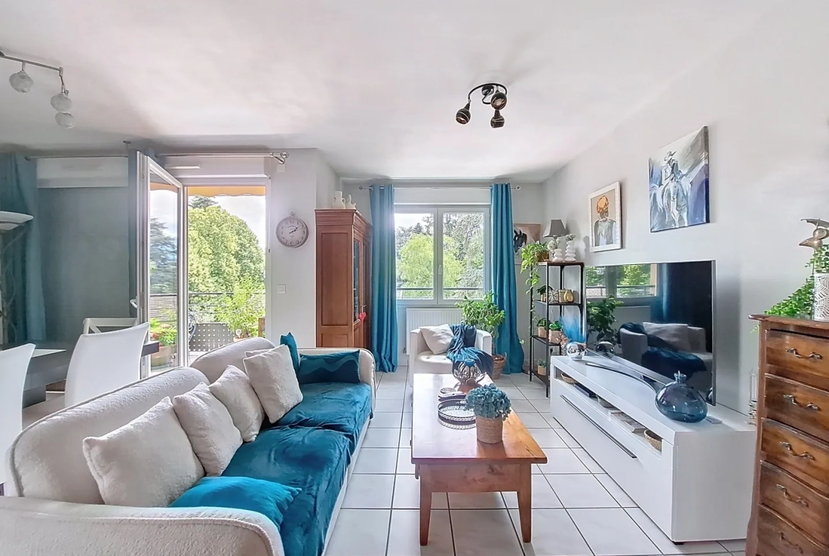 Appartement T4 en dernier étage avec balcon à Rives (85 m²) – Vue sur la Sûre 